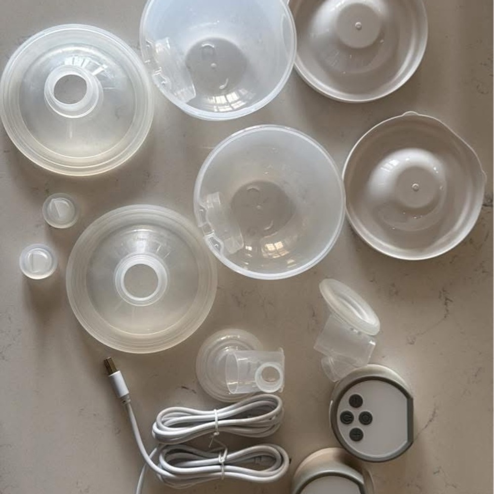 Mom cozy wearable breast pump